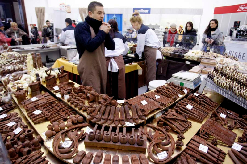 Bachmann шоколадная фабрика. Фестиваль шоколада в Перудже. Шоколадная фабрика в Германии. Италия шоколадная фабрика в Перудже. Швейцария праздник шоколада.